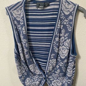 Lizwear Vest
Color: Blue with pattern
Size: Medium